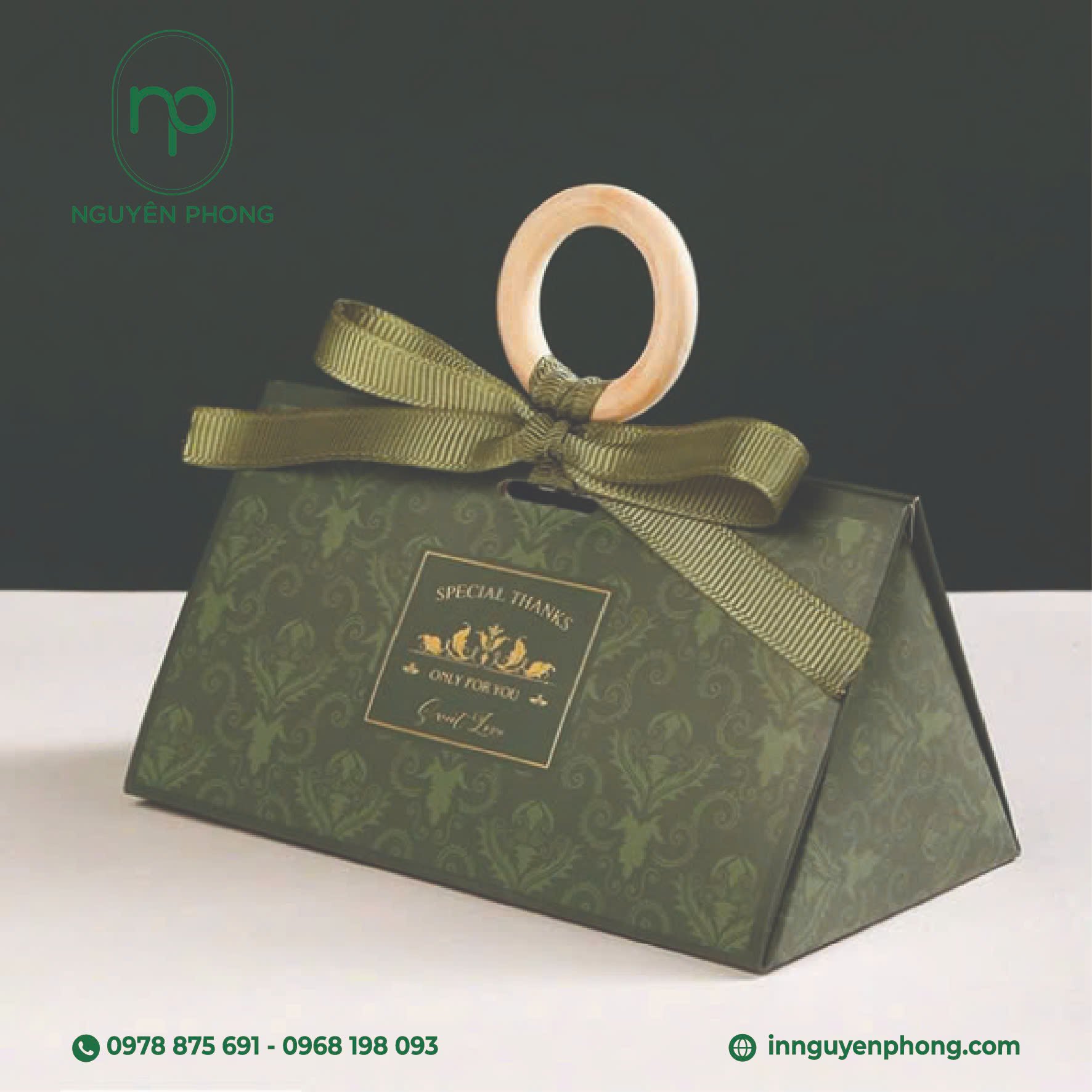 Túi giấy đựng trà có quai cách điệu cầu kỳ, sang trọng